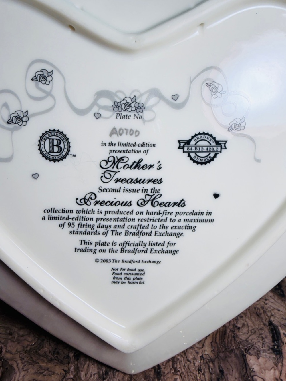 Mother’s Treasure Heart-Shaped Floral Wall Plate or Trinket with Gift Box 🎁 - Picture 3 of 5